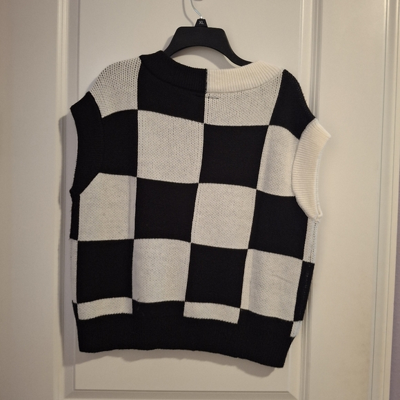 Hot Topic Black and White Checkered Sweater - Picture 4 of 4